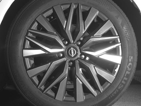 Used 2025 Nissan Altima 2.5 SV FWD image 14