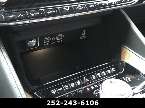 Used 2023 Jeep Grand Wagoneer Series III AWD/4WD image 15