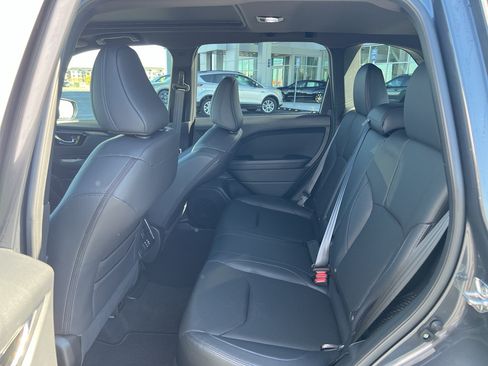 Used 2025 Subaru Forester Limited AWD/4WD image 26