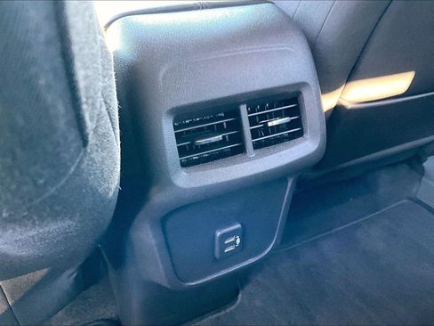 Used 2024 GMC Terrain SLE image 32