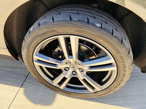 Used 2020 Volvo XC60 T5 Momentum w/ Protection Package Premier image 37