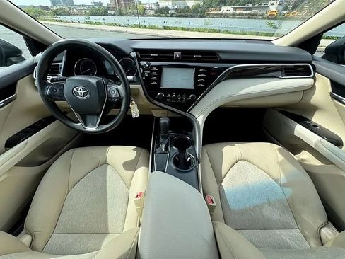 Used 2018 Toyota Camry LE image 20