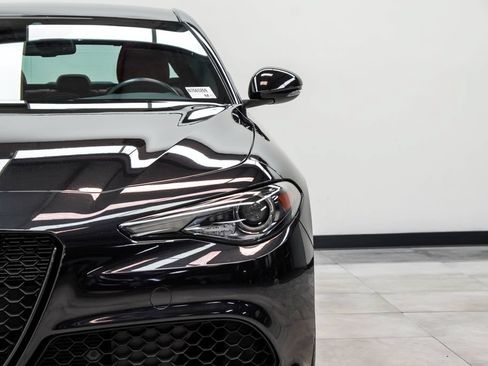 Used 2022 Alfa Romeo Giulia Veloce RWD image 4