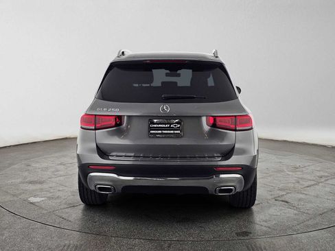 Used 2022 Mercedes-Benz GLB 250 image 4