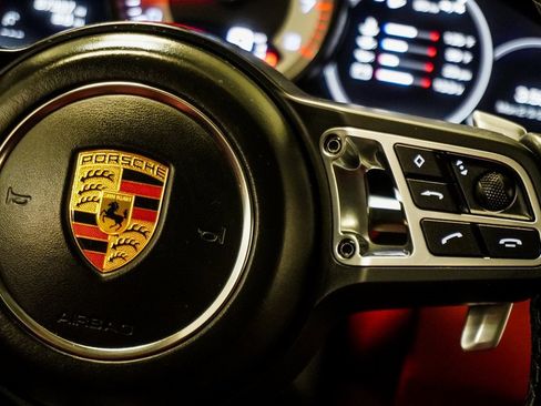 Used 2021 Porsche Cayenne Turbo image 32