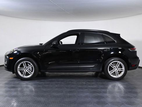 Certified 2024 Porsche Macan AWD/4WD image 2
