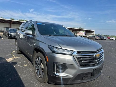 Used 2023 Chevrolet Traverse LT w/ LT Premium Package AWD/4WD image 7