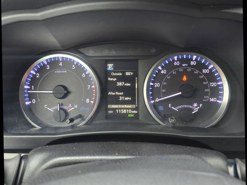 Used 2019 Toyota Highlander Plus FWD image 19