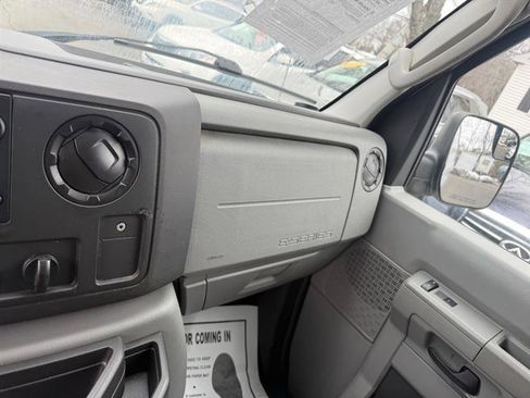 Used 2014 Ford E-250 and Econoline 250 w/ Power Group image 31