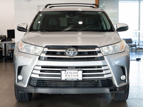 Used 2018 Toyota Highlander XLE AWD/4WD image 2