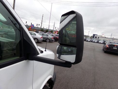 Used 2007 GMC Savana 3500 image 59