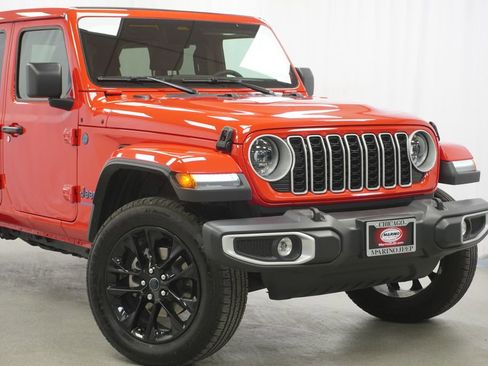 Certified 2025 Jeep Wrangler Unlimited Sahara w/ Safety Group AWD/4WD image 3