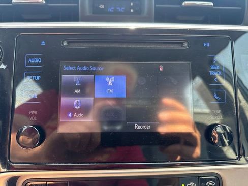 Used 2018 Toyota Corolla LE FWD image 14