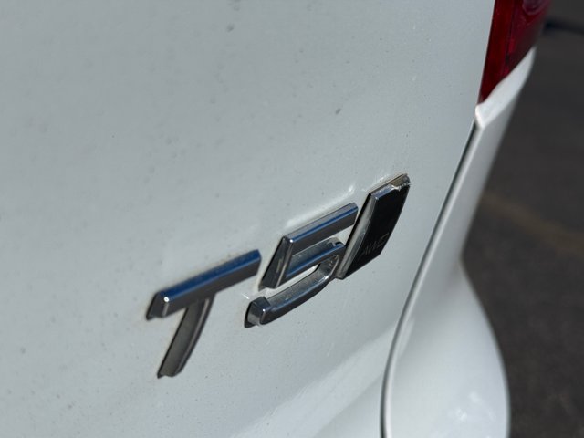Used 2022 Volvo XC40 T5 Momentum w/ Premium Package AWD/4WD image 35