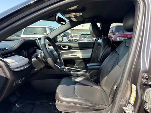 Certified 2023 Jeep Compass Limited AWD/4WD image 16