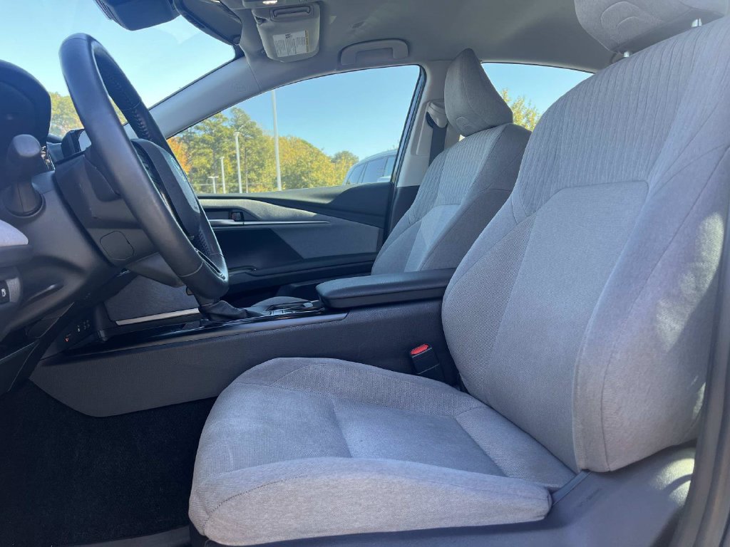 Used 2025 Toyota Camry LE w/ Convenience Package FWD image 23