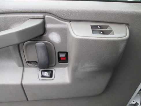 Used 2017 Chevrolet Express 2500 image 12