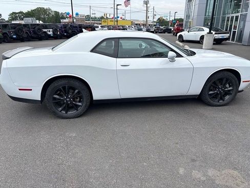 Used 2022 Dodge Challenger SXT w/ Driver Convenience Group AWD/4WD image 4