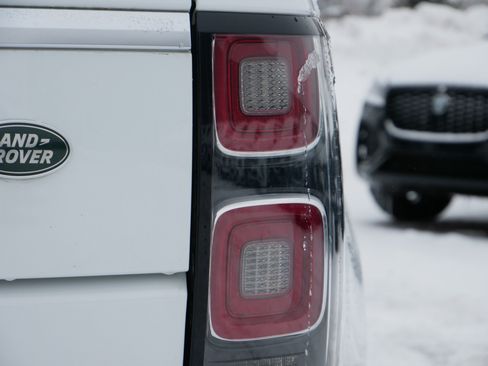 Used 2020 Land Rover Range Rover HSE image 11