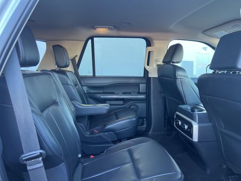 Used 2024 Ford Expedition XLT image 24