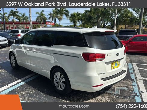 Used 2017 Kia Sedona LX w/ LX Essentials Premium Package FWD image 8
