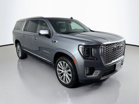 Used 2021 GMC Yukon XL Denali w/ Denali Premium Package AWD/4WD image 7