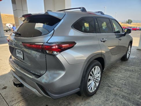 Used 2025 Toyota Highlander Platinum AWD/4WD image 10