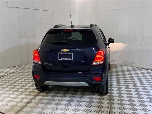 Used 2022 Chevrolet Trax LT w/ LT Convenience Package image 18