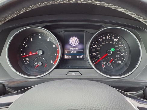 Used 2018 Volkswagen Tiguan SEL w/ R-Line Package AWD/4WD image 11