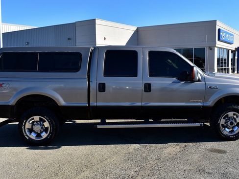 Used 2004 Ford F350 Lariat image 2