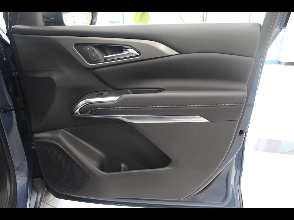 Used 2024 Chevrolet Traverse LS FWD image 25