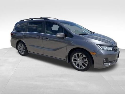 Used 2026 Honda Odyssey Touring image 7