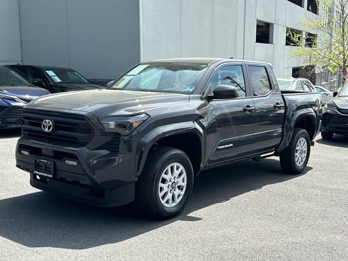 Used 2025 Toyota Tacoma SR5 image 2
