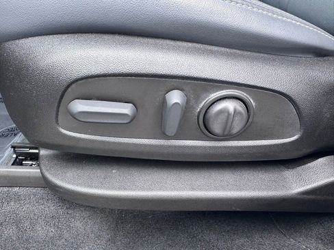 Used 2023 Buick Enclave Essence w/ Sport Touring Edition image 19