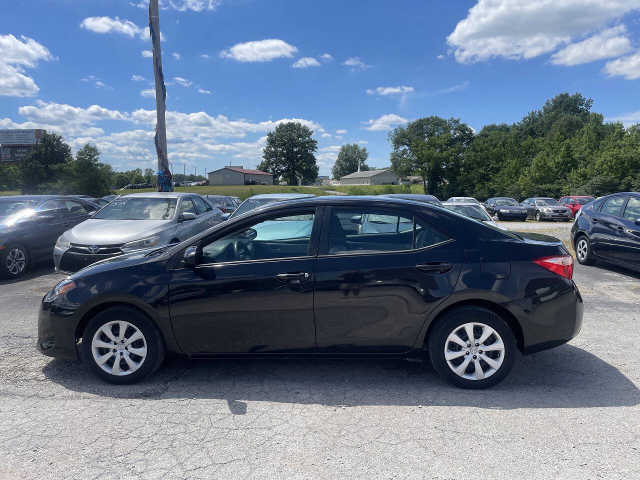 Used 2017 Toyota Corolla LE w/ Carpet Mat Package (TMS) FWD image 3