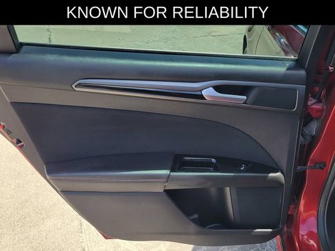 Used 2016 Ford Fusion SE FWD image 13
