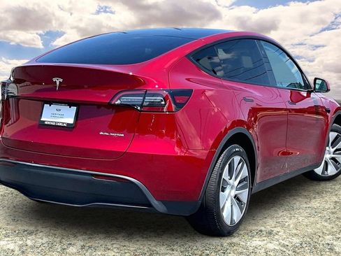 Used 2024 Tesla Model Y Long Range AWD/4WD image 2