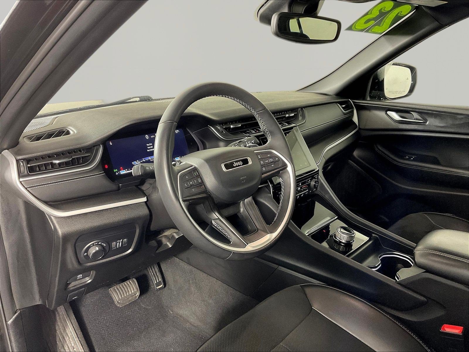 Used 2023 Jeep Grand Cherokee Altitude AWD/4WD image 17
