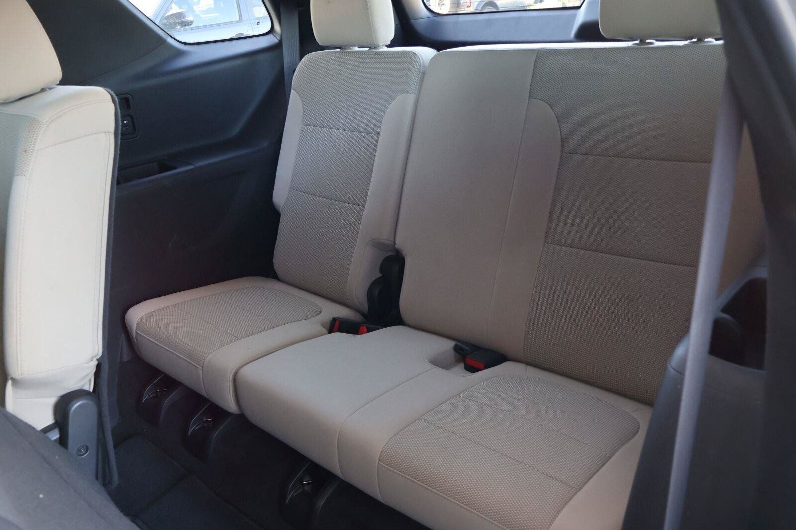 Used 2023 Chevrolet Traverse LS FWD image 13