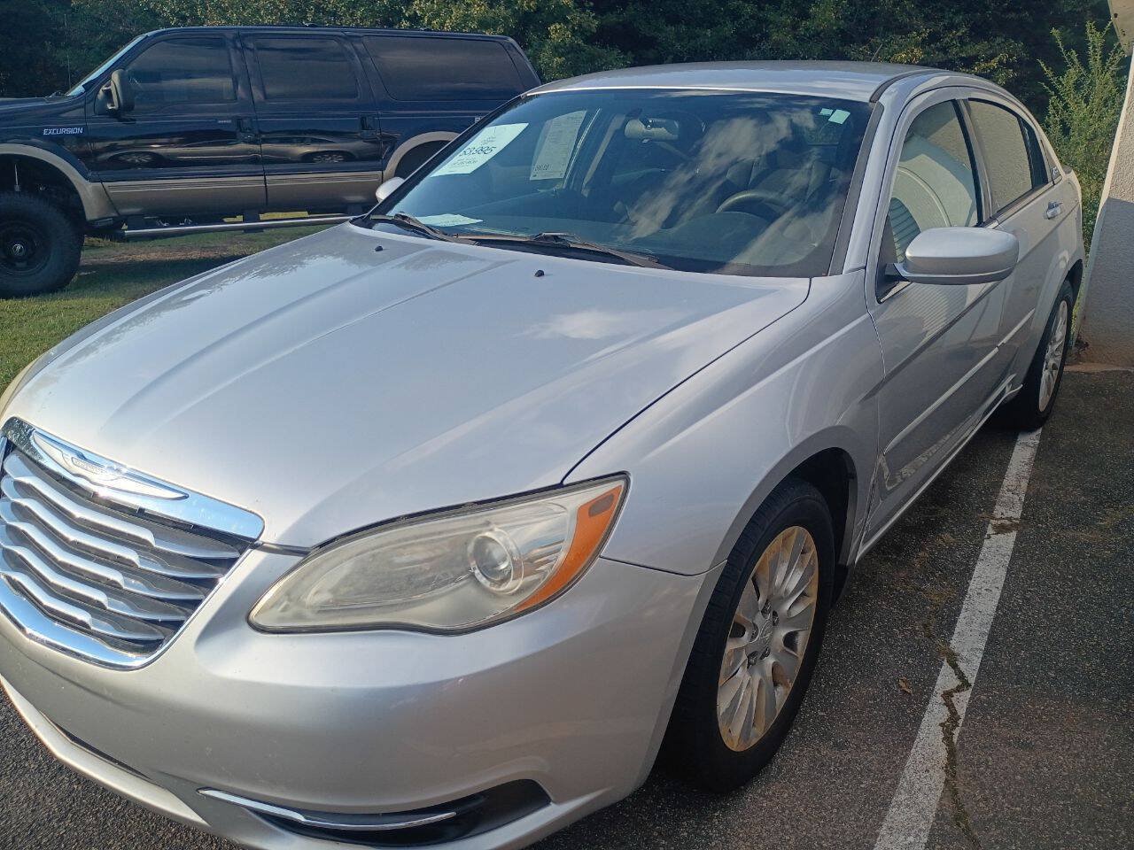 Used 2011 Chrysler 200 LX FWD image 16