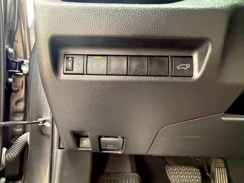 Used 2022 Toyota RAV4 XLE Premium AWD/4WD image 29
