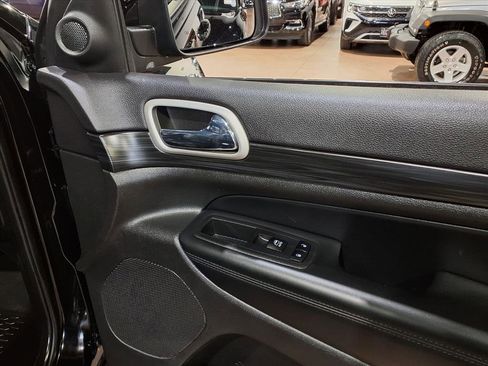 Certified 2021 Jeep Grand Cherokee Laredo X image 21