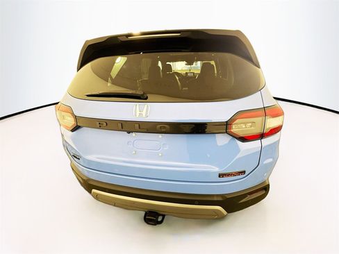 Used 2025 Honda Pilot TrailSport image 6