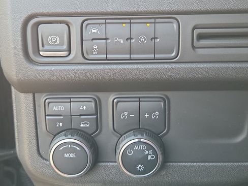 Used 2024 Chevrolet Suburban LT AWD/4WD image 43
