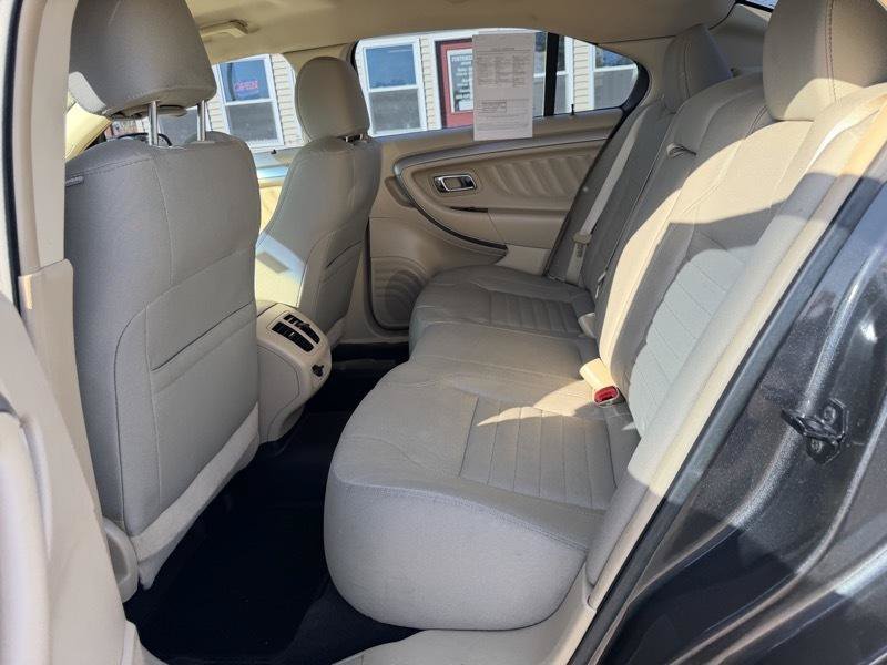 Used 2017 Ford Taurus SE FWD image 4