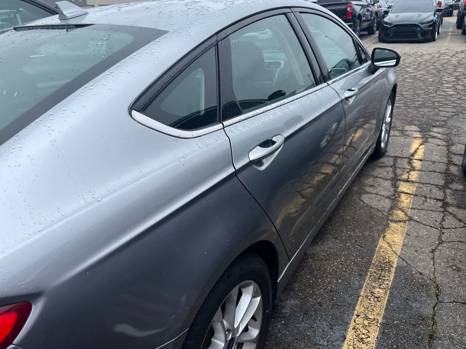 Used 2020 Ford Fusion SE FWD image 15