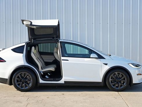 Used 2023 Tesla Model X Standard Range image 54