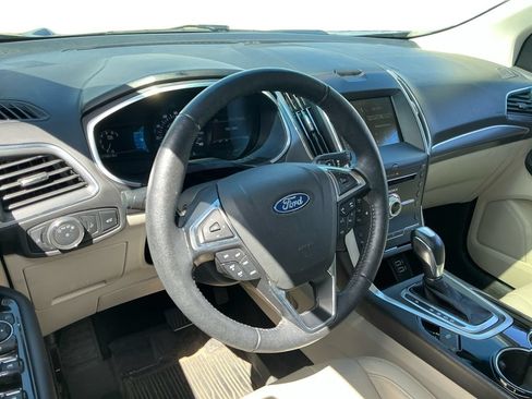 Used 2018 Ford Edge Titanium w/ Technology Package AWD/4WD image 24
