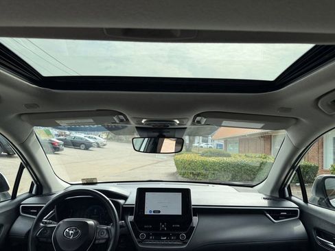 Used 2024 Toyota Corolla Cross XLE w/ Convenience Package image 13