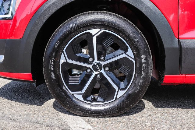 Certified 2025 Kia Niro EX FWD image 12